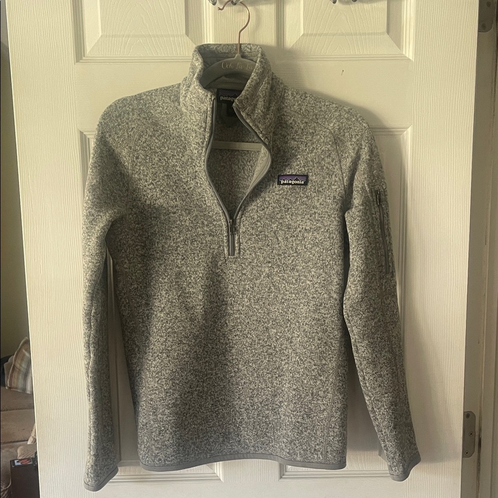 Patagonia Women’s  1/4 Zip-Up in Heather Gray